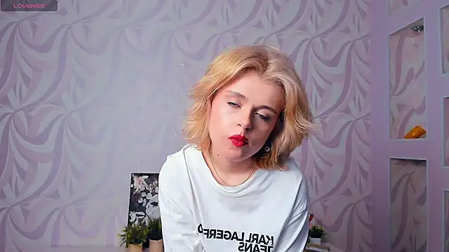 ElviaCrock online show from January 30, 7:15 pm