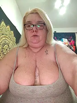 diosacurvy1984 online show from April 4, 10:07 pm