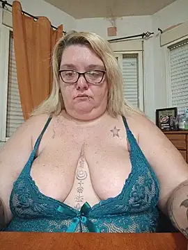 Snapshot of diosacurvy1984 chatting on May 20, 7:03 am diosacurvy1984 online show from May 20, 7:03 am