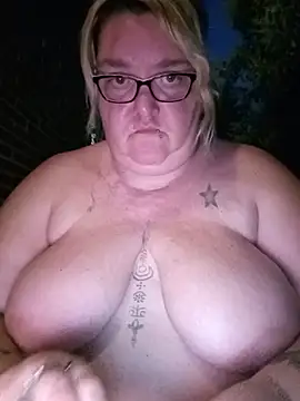 Snapshot of diosacurvy1984 chatting on June 1, 8:21 pm diosacurvy1984 online show from June 1, 8:21 pm