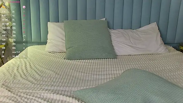 AmberShays online show from February 8, 5:50 pm