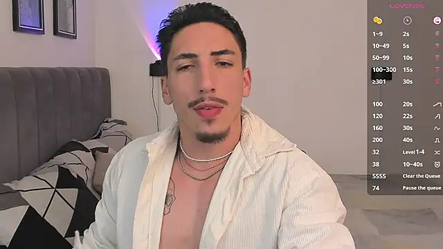 dylanspencer28 online show from February 21, 11:32 pm