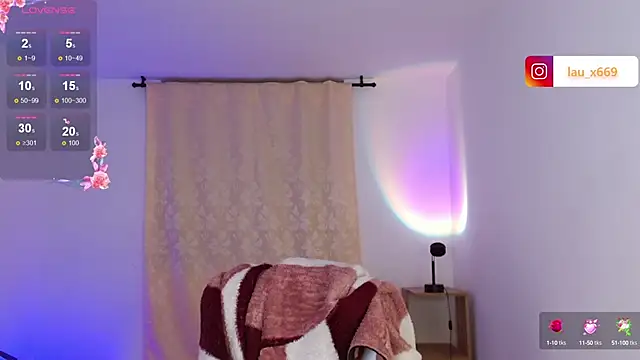 Snapshot of isabella1616 chatting on October 2, 8:10 am isabella1616 online show from October 2, 8:10 am