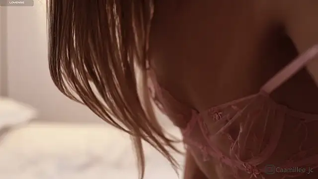 caamillee  online show from April 3, 1:14 am