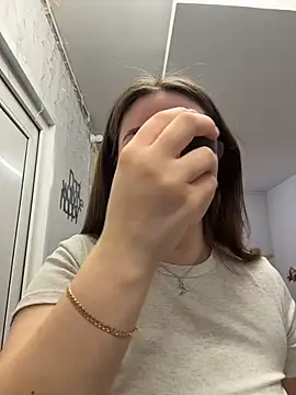 KiraBarlows online show from March 19, 7:40 pm