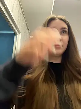 KiraBarlows online show from April 11, 7:29 pm