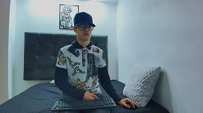 Snapshot of wolfandsky chatting on February 8, 11:12 am wolfandsky online show from February 8, 11:12 am