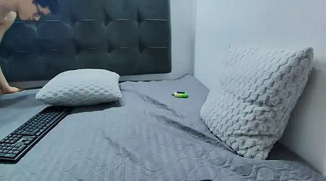 Snapshot of wolfandsky chatting on February 11, 5:29 pm wolfandsky online show from February 11, 5:29 pm