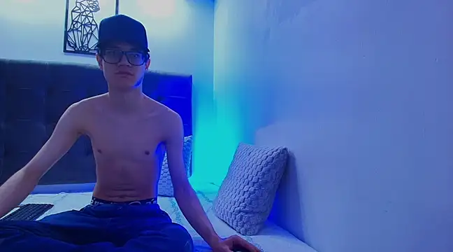 Snapshot of wolfandsky chatting on March 7, 11:29 am wolfandsky online show from March 7, 11:29 am