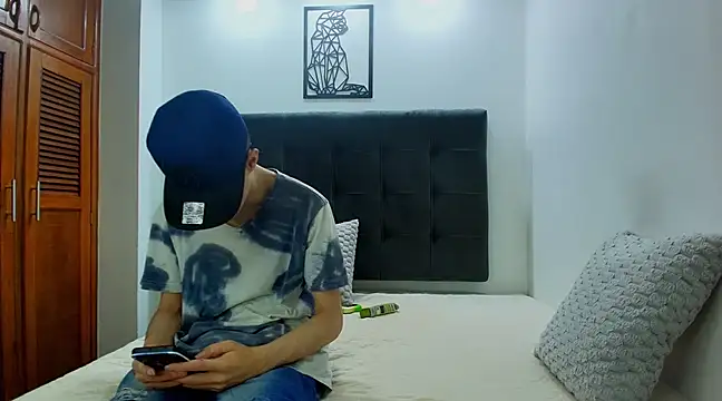 Snapshot of wolfandsky chatting on March 15, 11:29 am wolfandsky online show from March 15, 11:29 am