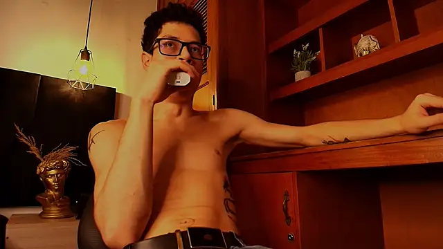 Snapshot of wolfandsky chatting on October 9, 11:41 am wolfandsky online show from October 9, 11:41 am