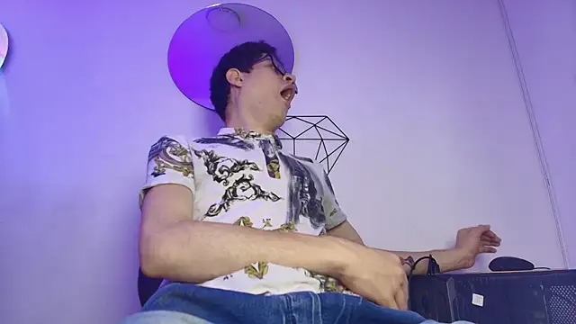 Snapshot of wolfandsky chatting on October 22, 11:54 am wolfandsky online show from October 22, 11:54 am