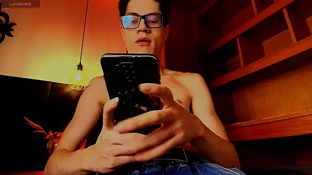 Snapshot of wolfandsky chatting on October 29, 11:45 am wolfandsky online show from October 29, 11:45 am