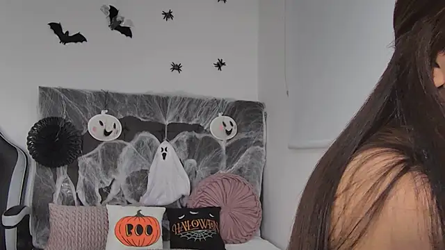 Snapshot of AmandaBrooks_18 chatting on October 11, 1:05 am AmandaBrooks 18 online show from October 11, 1:05 am