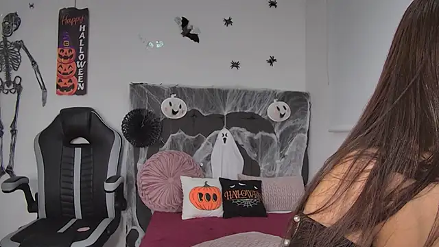 Snapshot of AmandaBrooks_18 chatting on October 15, 1:28 am AmandaBrooks 18 online show from October 15, 1:28 am