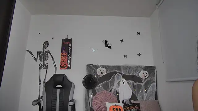 Snapshot of AmandaBrooks_18 chatting on October 16, 1:28 am AmandaBrooks 18 online show from October 16, 1:28 am
