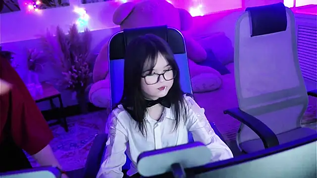 DiaAngell online show from March 1, 8:22 pm