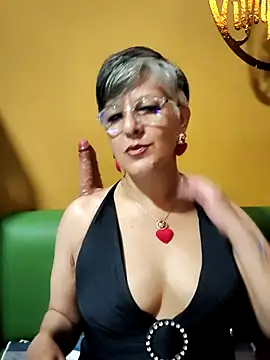 ilonna2025 online show from April 9, 10:15 pm