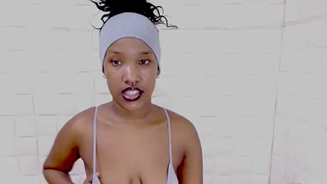 EroticSexyPrada online show from April 19, 6:10 pm