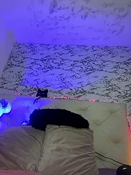 Lili  taylor online show from January 12, 10:37 pm