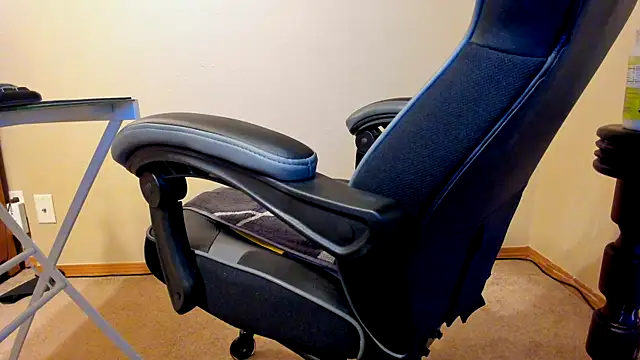 Snapshot of wanttobesucked2 chatting on October 12, 1:04 am wanttobesucked2 online show from October 12, 1:04 am