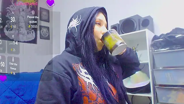 sharonnleon online show from March 12, 10:05 pm