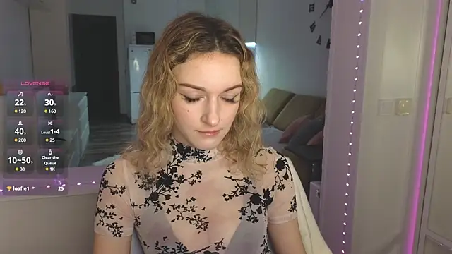 Snapshot of MargaretSweet1 chatting on February 21, 12:38 am MargaretSweet1 online show from February 21, 12:38 am