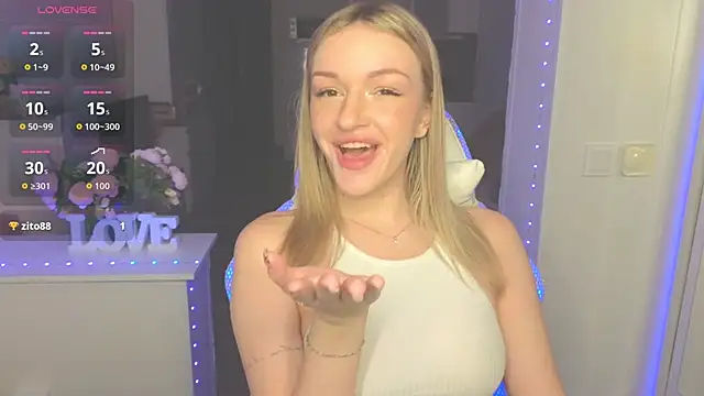 Snapshot of MargaretSweet1 chatting on November 2, 1:08 am MargaretSweet1 online show from November 2, 1:08 am