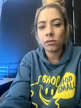 viktoria davis  online show from December 3, 11:36 pm