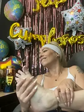 viktoria davis  online show from December 18, 12:17 am