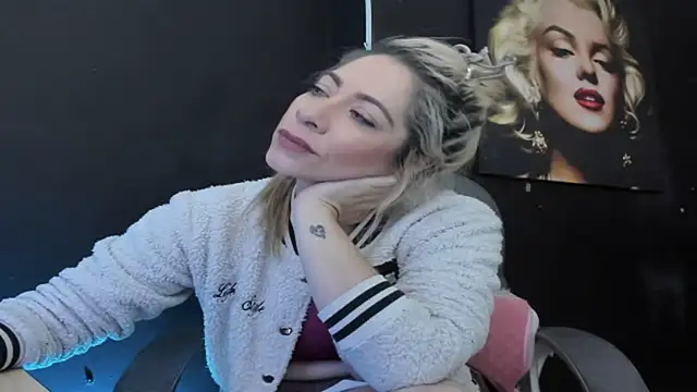 viktoria davis  online show from February 18, 11:55 pm