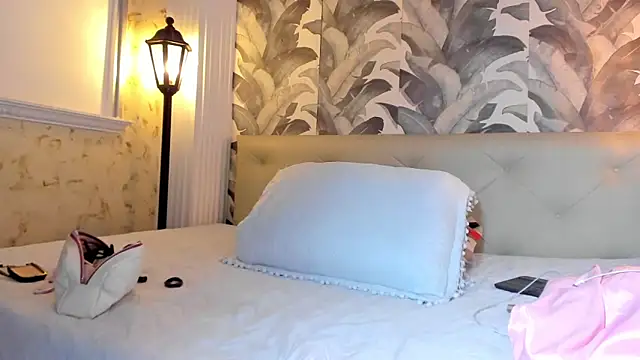 viktoria davis  online show from March 23, 2:15 am