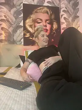 Snapshot of viktoria_davis_ chatting on July 13, 11:40 pm viktoria davis online show from July 13, 11:40 pm