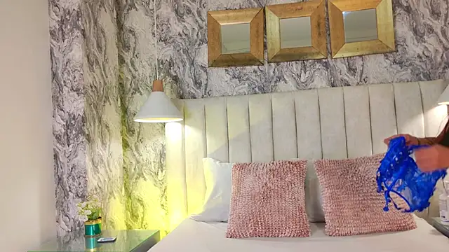 Snapshot of Pocahontas_BGB chatting on December 2, 8:15 pm Pocahontas BGB online show from December 2, 8:15 pm