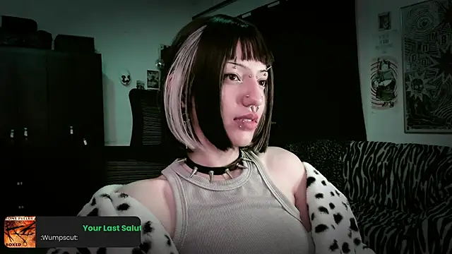 Snapshot of roxy_toxic chatting on May 15, 11:12 pm roxy toxic online show from May 15, 11:12 pm