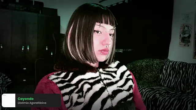 Snapshot of roxy_toxic chatting on May 21, 12:39 am roxy toxic online show from May 21, 12:39 am