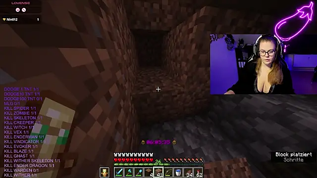 Snapshot of EveBaker04 chatting on October 12, 4:28 pm EveBaker04 online show from October 12, 4:28 pm