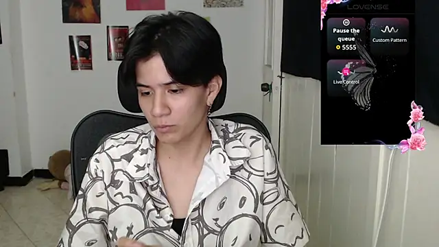 Snapshot of Dha_lia0 chatting on December 5, 1:14 am Dha lia0 online show from December 5, 1:14 am