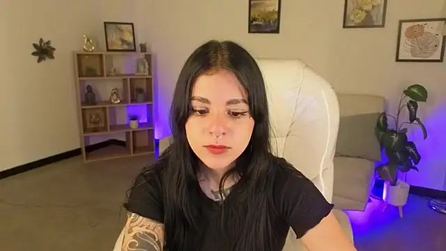 Snapshot of Nicole_Foxx_ chatting on October 30, 6:19 pm Nicole Foxx online show from October 30, 6:19 pm