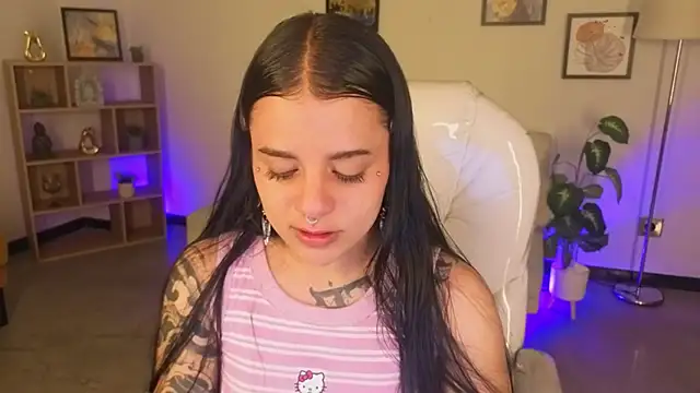 Snapshot of Nicole_Foxx_ chatting on November 7, 8:20 pm Nicole Foxx online show from November 7, 8:20 pm