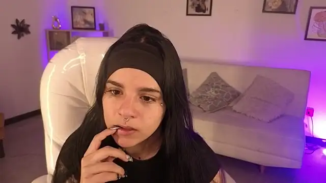 Snapshot of Nicole_Foxx_ chatting on November 20, 7:13 pm Nicole Foxx online show from November 20, 7:13 pm