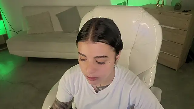 Snapshot of Nicole_Foxx_ chatting on December 13, 7:53 pm Nicole Foxx online show from December 13, 7:53 pm