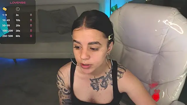 Nicole Foxx  online show from February 6, 8:01 pm