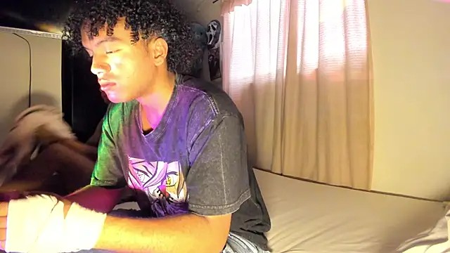 Snapshot of DanteAndKyle chatting on June 4, 12:33 pm DanteAndKyle online show from June 4, 12:33 pm