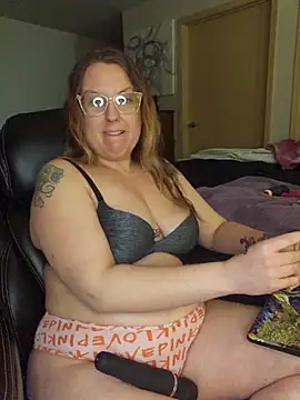 TattedMamaXOXO online show from February 13, 3:35 pm