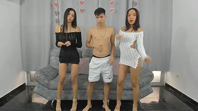Snapshot of hotlittleones18 chatting on February 23, 2:35 pm hotlittleones18 online show from February 23, 2:35 pm