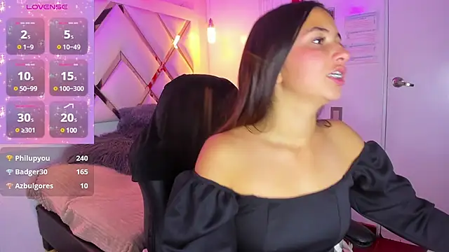 Snapshot of sofia__james chatting on March 13, 1:43 am sofia james online show from March 13, 1:43 am