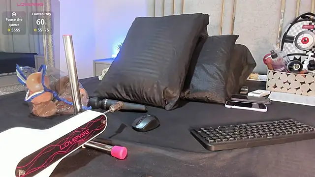 Liincostelloo online show from January 7, 7:49 pm