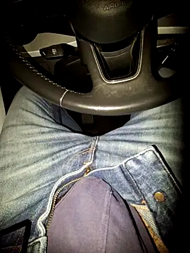 Nzino1983 online show from March 25, 6:25 pm