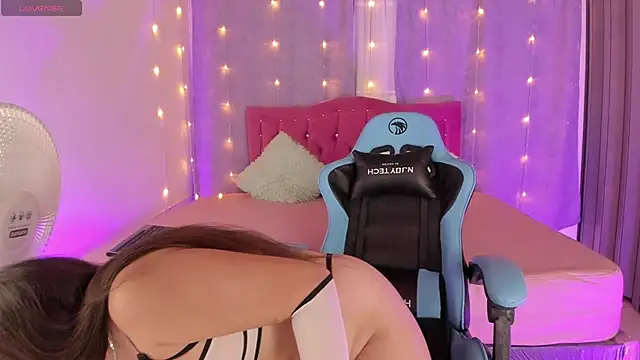 Lia little18 online show from January 18, 9:02 am